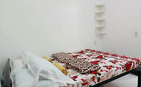 Lr Hostel And Cafe